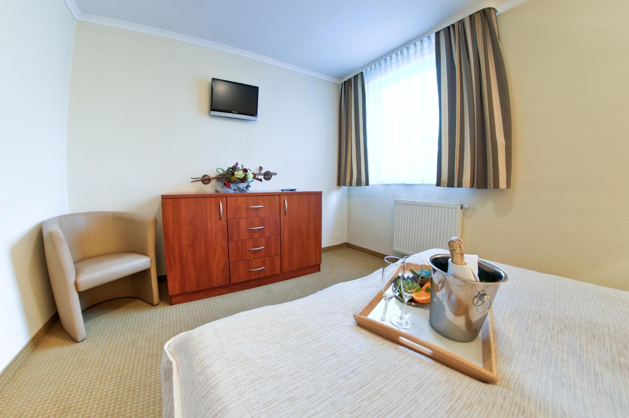 Arena Hotel Spa & Wellness Tychy Habitación foto